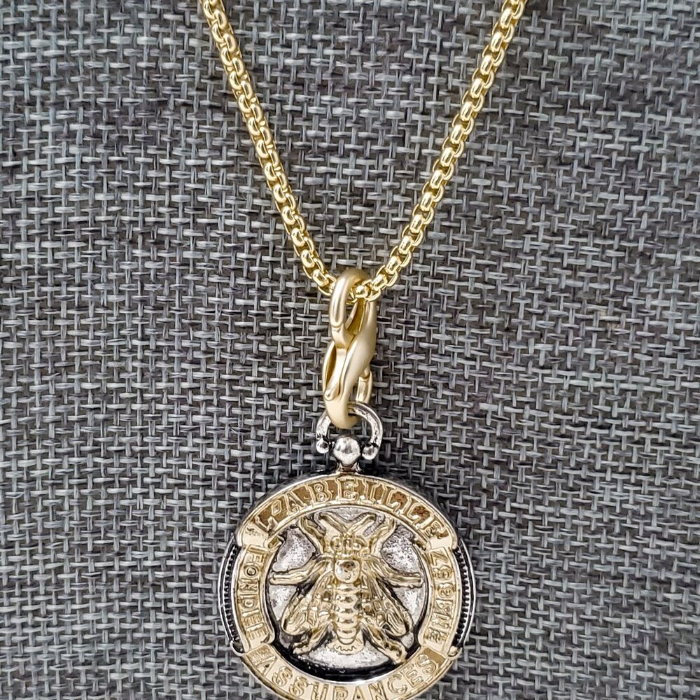 QUEEN BEE VINTAGE NECKLACE